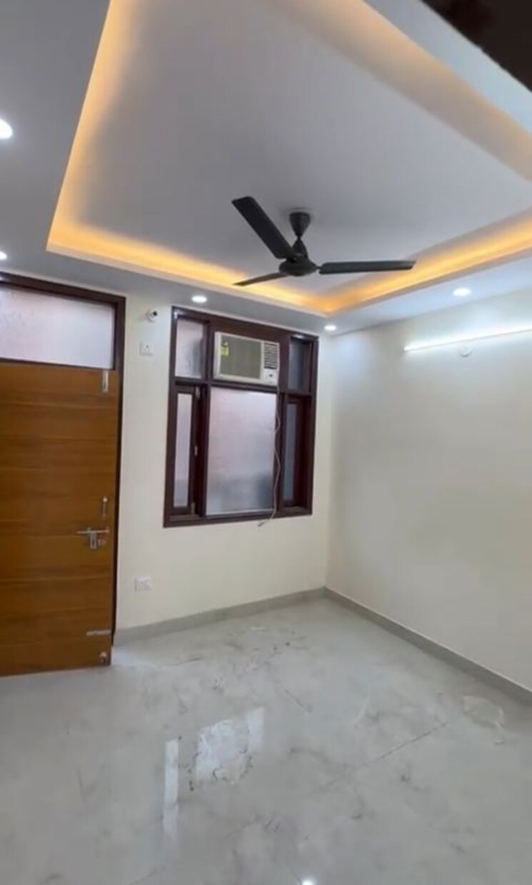 Room, west patel nagar 1 Bedroom 400 Sq.Ft. Builder Floor In West Patel Nagar Delhi 9853463