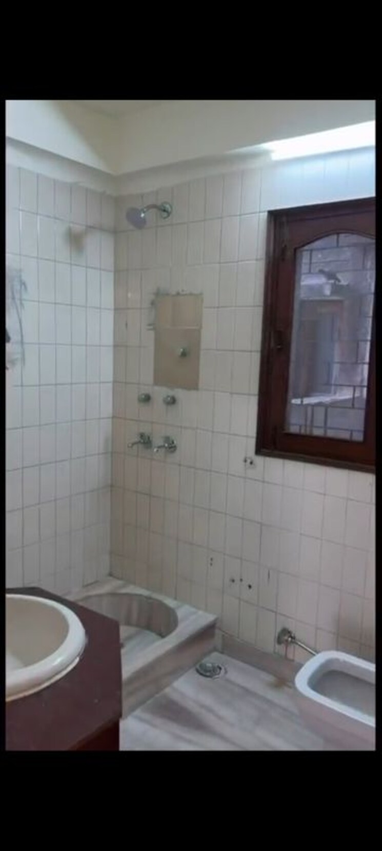 Bathroom, east of kailash 3 Bedroom 1500 Sq.Ft. Builder Floor In East Of Kailash Delhi 9853466