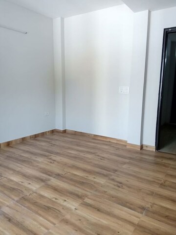 Room in 4 BHK Apartment at Ireo Victory Valley, Sector 67 – for Rent