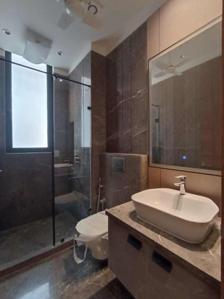 Master Bedroom, green park 3 Bedroom 200 Sq.Yd. Builder Floor In Green Park Delhi 9853472