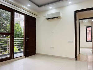 Room in 3.5 BHK Builder Floor at Empire Floors, Sector 57 – for Rent
