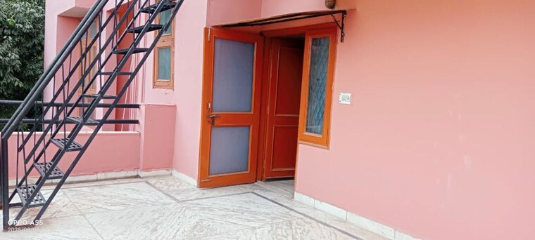 undefined, alpha-1-rwa 2 Bedroom 200 Sq.Mt. Independent House In Alpha 1 Greater Noida Greater Noida 9853485