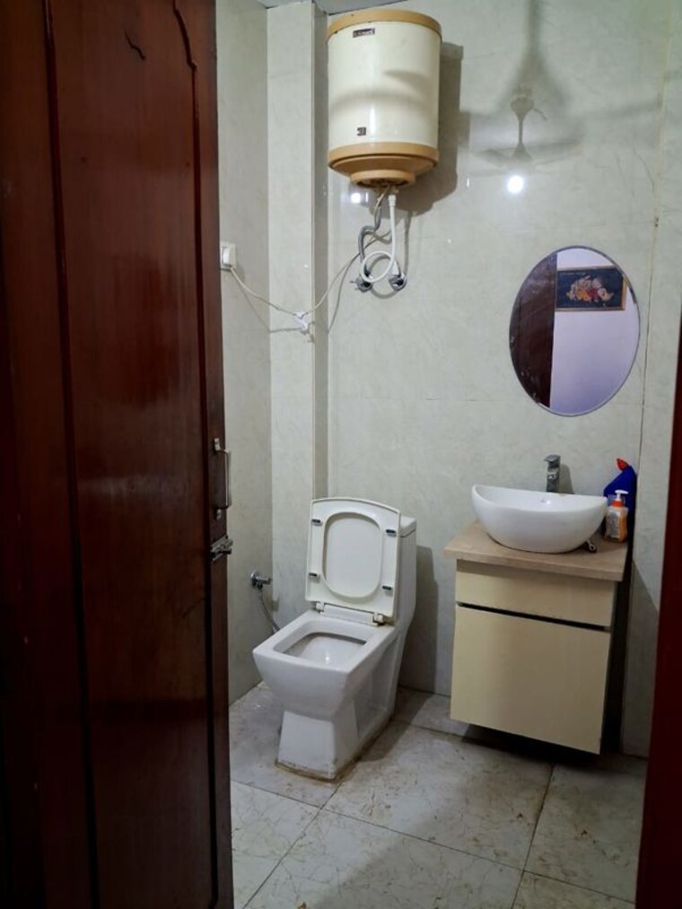 Bathroom, nipun-plaza 3 Bedroom 1300 Sq.Ft. Builder Floor In Vaishali Sector 4 Ghaziabad 9853502
