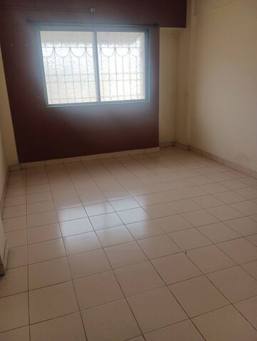 Room in 2 BHK Apartment at Deshpande Garden, Narhe – for Rent