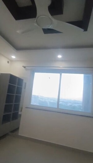 Room in 1 RK Apartment at Pashmina Waterfront, Old Madras Road – for Rent