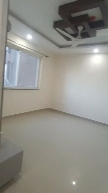 Room in 1 RK Apartment at Pashmina Waterfront, Old Madras Road – for Rent