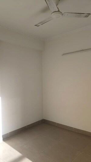 Room in 2 BHK Apartment at Gaur City 2 - 14th Avenue, Sector 16c Greater Noida – for Sale