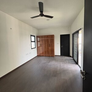 Room in 3 BHK Apartment at Sobha City Gurgaon, Babupur Village – for Rent