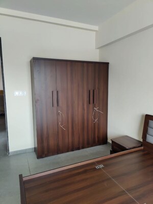 Room in 3 BHK Apartment at Thaltej – for Rent