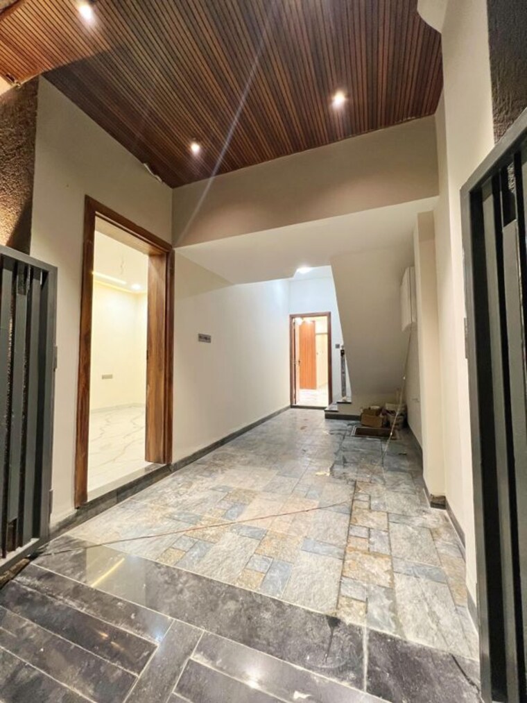 Room, vijay nagar 3 Bedroom 1500 Sq.Ft. Independent House In Vijay Nagar Indore 9853571