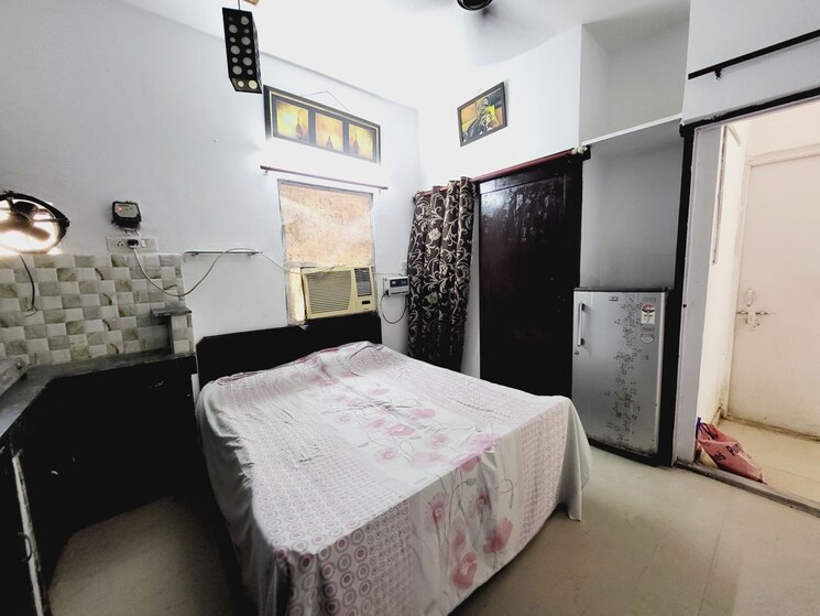 Bedroom, sector 51 1 RK 600 Sq.Ft. Independent House In Sector 51 Noida 9853575