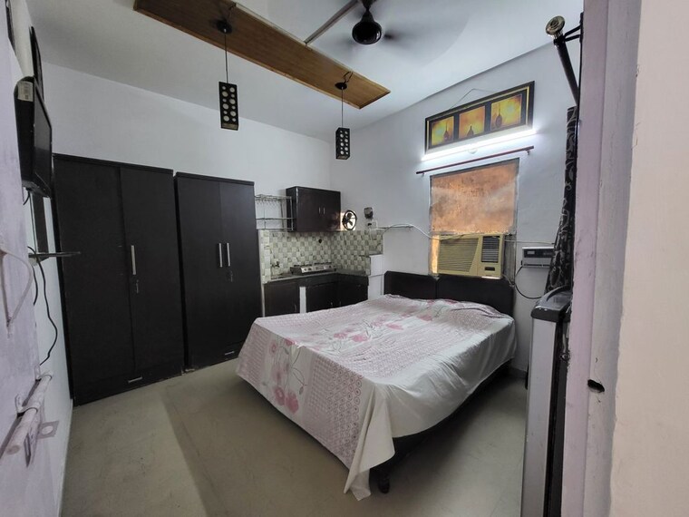 Bedroom, sector 51 1 RK 600 Sq.Ft. Independent House In Sector 51 Noida 9853575