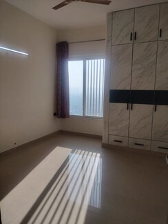 3.5 BHK + Servant Room Apartment For Rent in Sikka Kimantra Greens