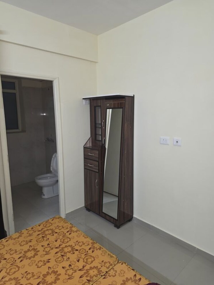 Room, uppal-southend 3 Bedroom 1800 Sq.Ft. Builder Floor In Sector 49 Gurgaon 9853594