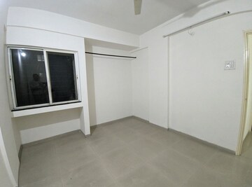 Room in 2 BHK Apartment at Bora Ville, Kharadi – for Rent