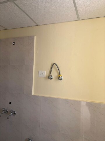 Room in 3 BHK Apartment at Pyramid Altia, Sector 70 – for Rent