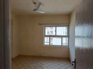 Room in 3 BHK Apartment at BPTP Princess Park, Sector 86 – for Sale