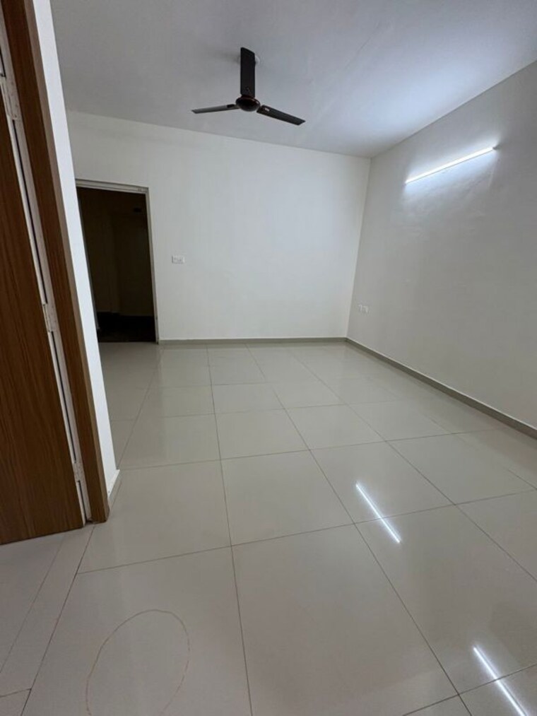 Room, sector 70 3 Bedroom 650 Sq.Ft. Builder Floor In Sector 70 Gurgaon 9853614