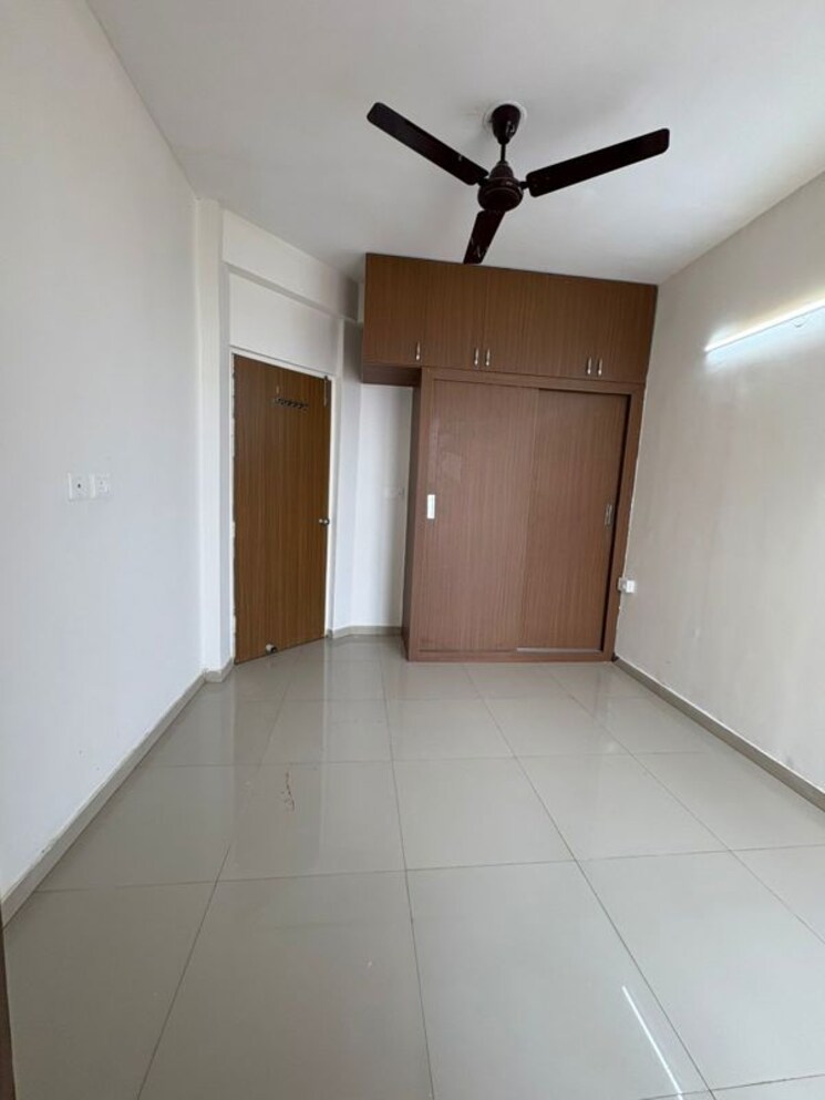 Room, sector 70 3 Bedroom 650 Sq.Ft. Builder Floor In Sector 70 Gurgaon 9853614