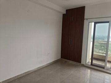 Room in 3.5 BHK Apartment at Elite Golf Green, Sector 79 – for Rent