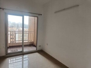 Room in 3.5 BHK Apartment at Elite Golf Green, Sector 79 – for Rent