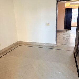 Room in 3 BHK Builder Floor at RWA Apartments Sector 108, Sector 108 – for Rent