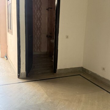 Room in 3 BHK Builder Floor at RWA Apartments Sector 108, Sector 108 – for Rent