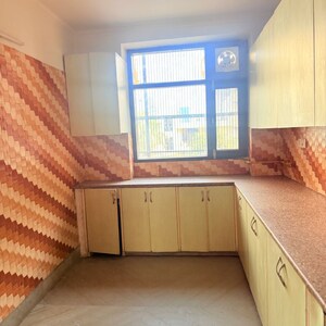 Room in 3 BHK Builder Floor at RWA Apartments Sector 108, Sector 108 – for Rent