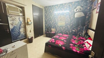 Bedroom in 3 BHK Builder Floor at Sector 28 – for Rent