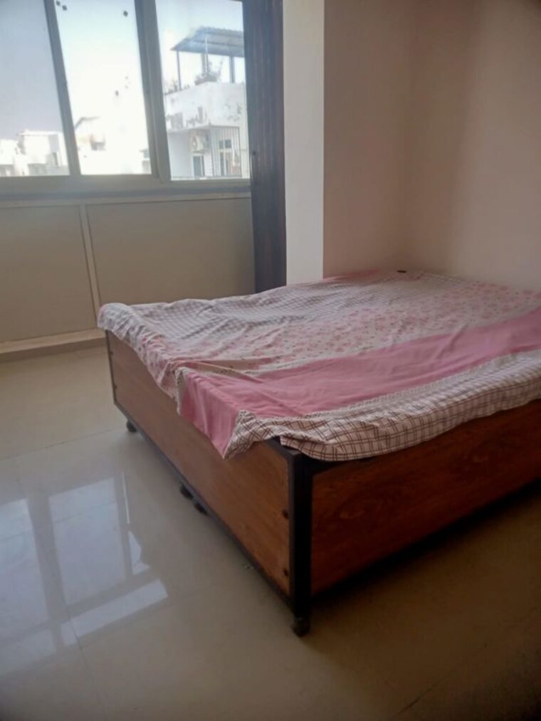 Bedroom, sector 40 3 Bedroom 250 Sq.Mt. Independent House In Sector 40 Noida 9853649