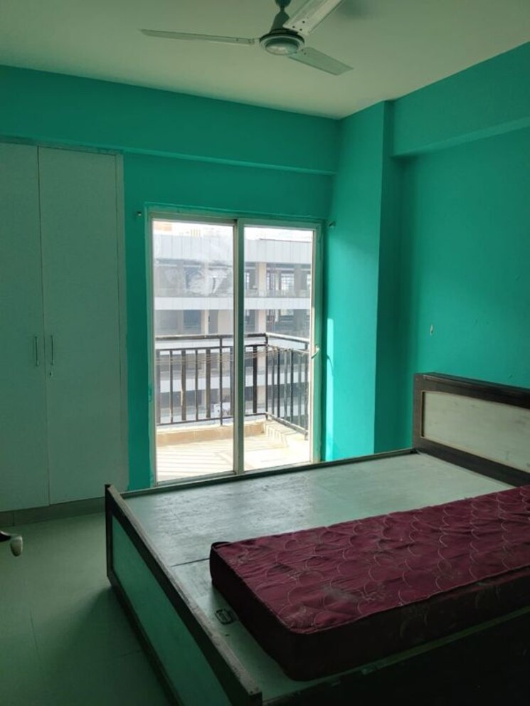 Room, sector 40 3 Bedroom 250 Sq.Mt. Independent House In Sector 40 Noida 9853649