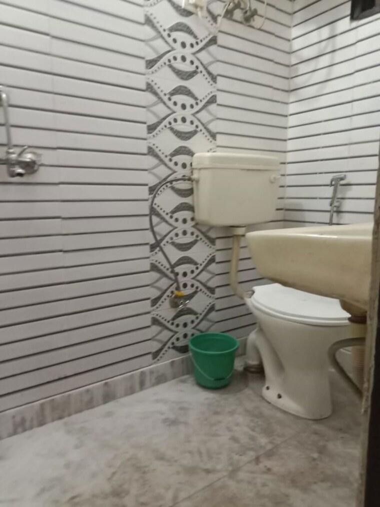 Bathroom, neb sarai 2 Bedroom 900 Sq.Ft. Builder Floor In Neb Sarai Delhi 9853656