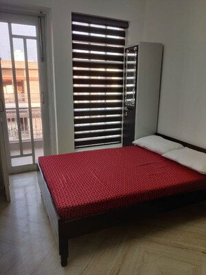 1 BHK Independent House For Rent in Sector 17