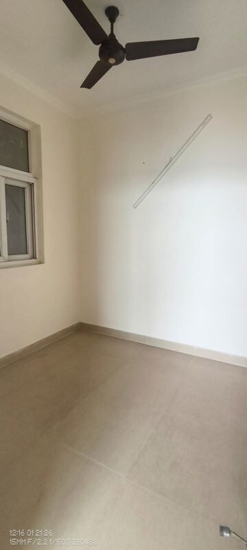 Room in 3.5 BHK Apartment at Aims Golf City, Sector 75 – for Rent