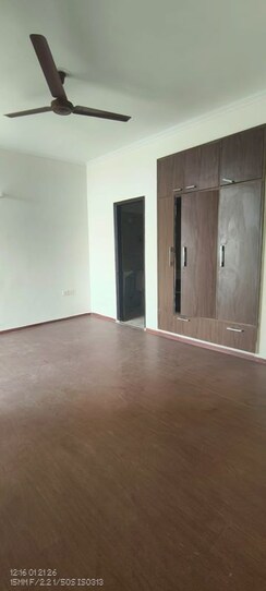 3.5 BHK + Servant Room Apartment For Rent in Aims Golf City