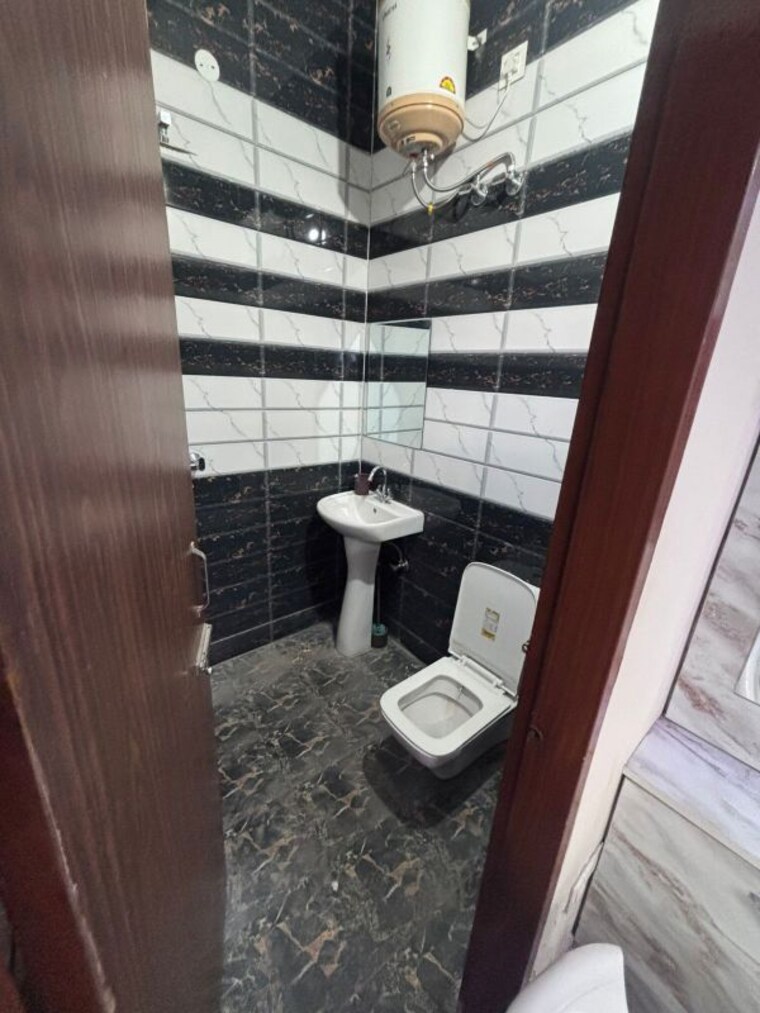 Attached Bathroom, kharar mohali road 1 RK 336 Sq.Ft. Apartment In Kharar Mohali Road Kharar 9853680