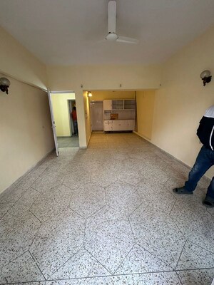 Room in 3 BHK Builder Floor at Sarvodaya Enclave – for Rent