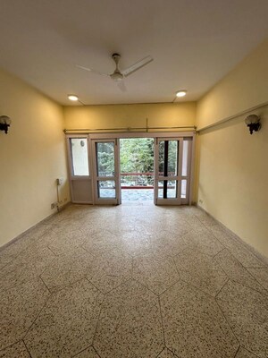 Room in 3 BHK Builder Floor at Sarvodaya Enclave – for Rent