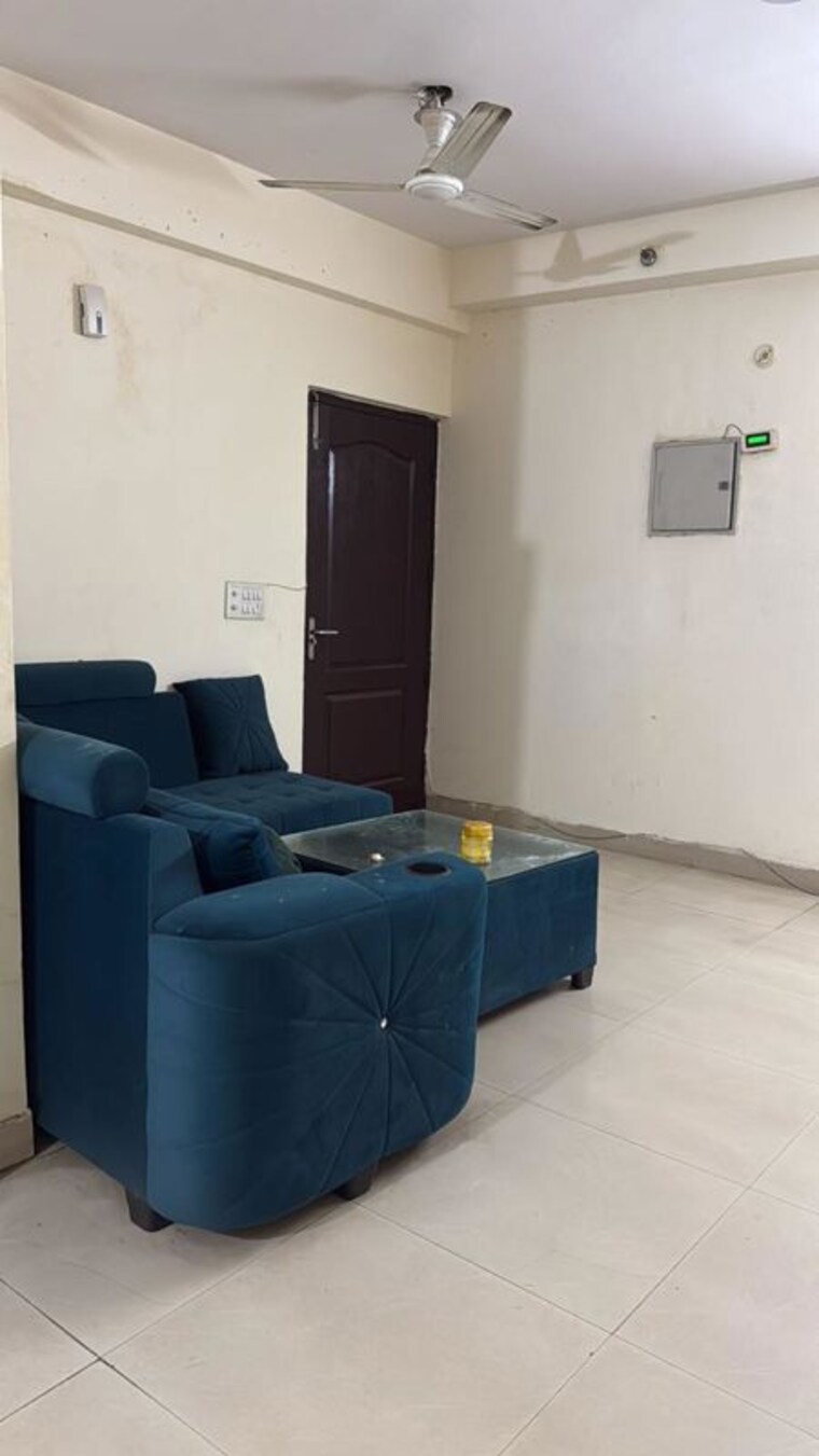 Team Area, aims-golf-city 1 RK 300 Sq.Ft. Apartment In Sector 75 Noida 9853691