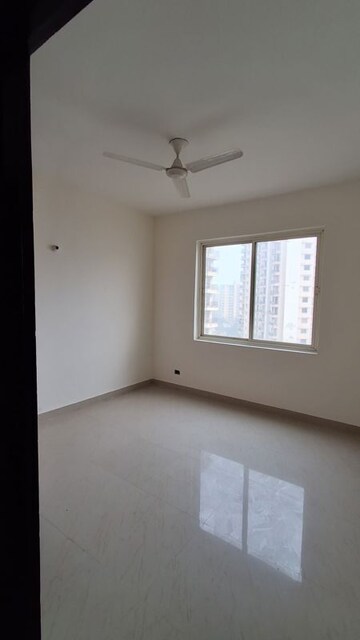 Room in 3 BHK Apartment at ERA Redwood Residency, Sector 78 – for Sale