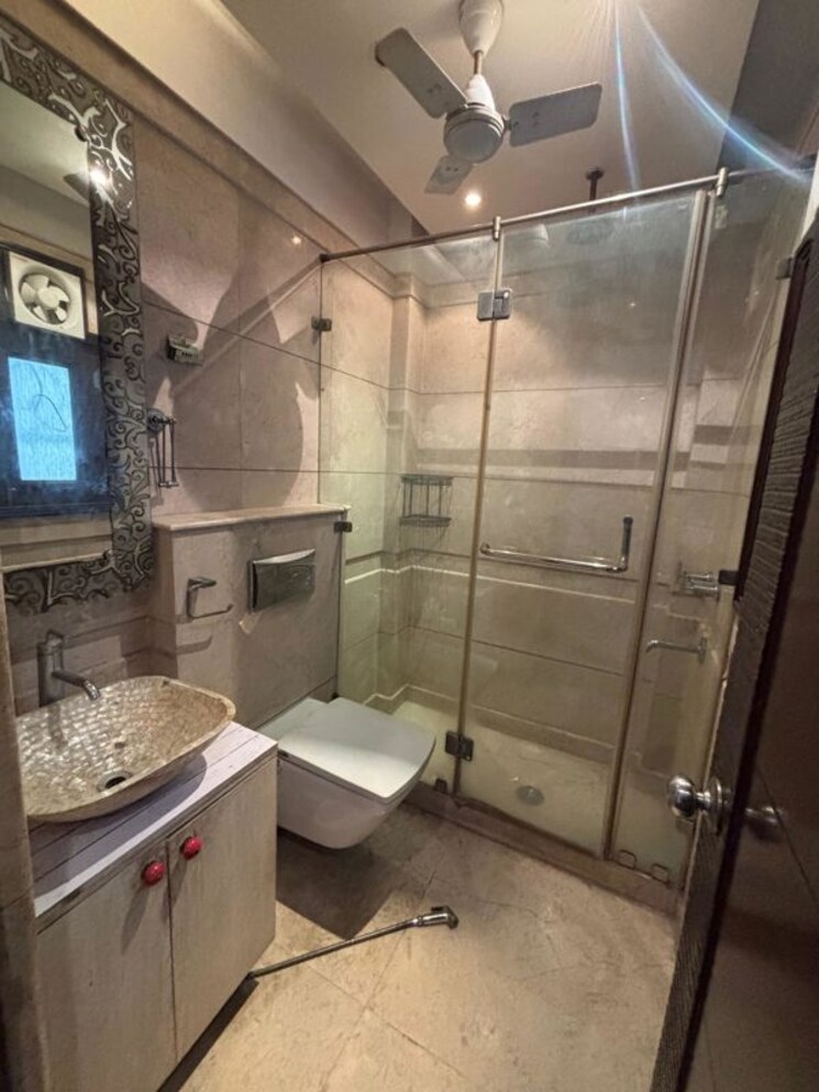 Bathroom, greater kailash i 3 Bedroom 208 Sq.Yd. Builder Floor In Greater Kailash I Delhi 9853729