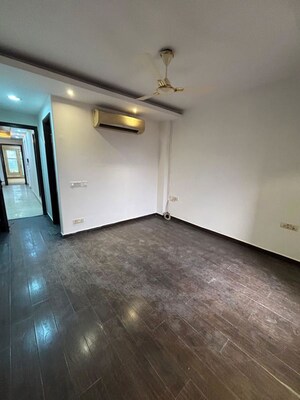 Furnished Amenities in 3 BHK Builder Floor at Greater Kailash I – for Rent