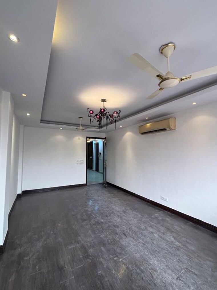 Room, greater kailash i 3 Bedroom 208 Sq.Yd. Builder Floor In Greater Kailash I Delhi 9853729