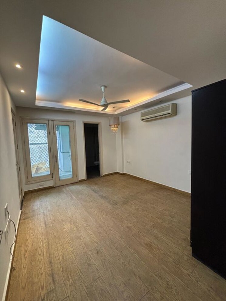 Room, greater kailash i 3 Bedroom 208 Sq.Yd. Builder Floor In Greater Kailash I Delhi 9853729