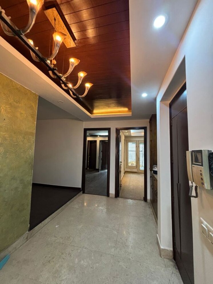 Room, greater kailash i 3 Bedroom 208 Sq.Yd. Builder Floor In Greater Kailash I Delhi 9853729