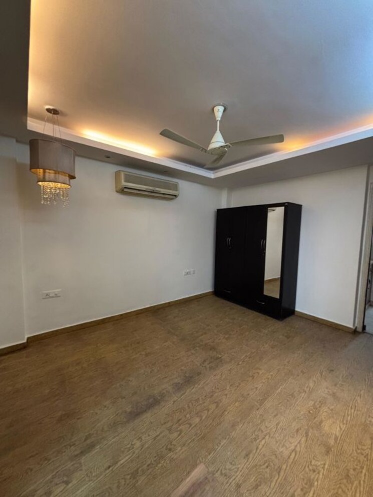 Room, greater kailash i 3 Bedroom 208 Sq.Yd. Builder Floor In Greater Kailash I Delhi 9853729