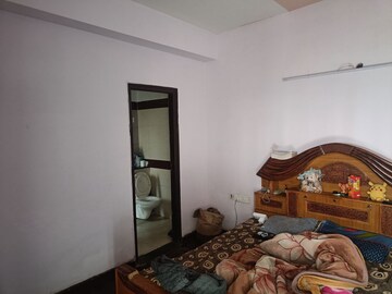 Living Room in 2.5 BHK Apartment at Amrapali Silicon City, Sector 76 – for Sale