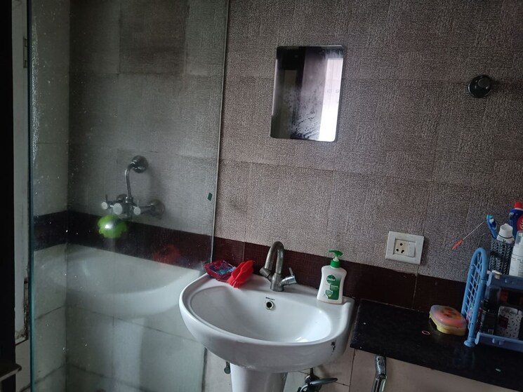 Bathroom, amrapali-silicon-city 2.5 Bedroom 1180 Sq.Ft. Apartment In Sector 76 Noida 9853723