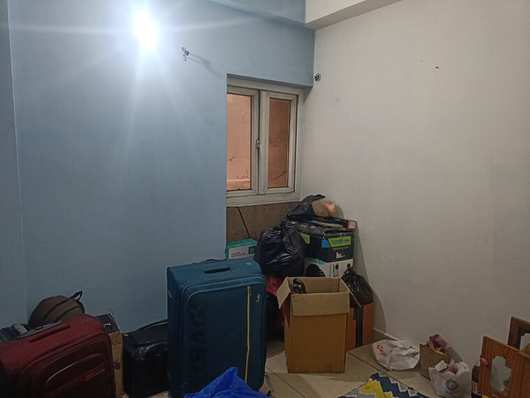 Living Room, amrapali-silicon-city 2.5 Bedroom 1180 Sq.Ft. Apartment In Sector 76 Noida 9853723