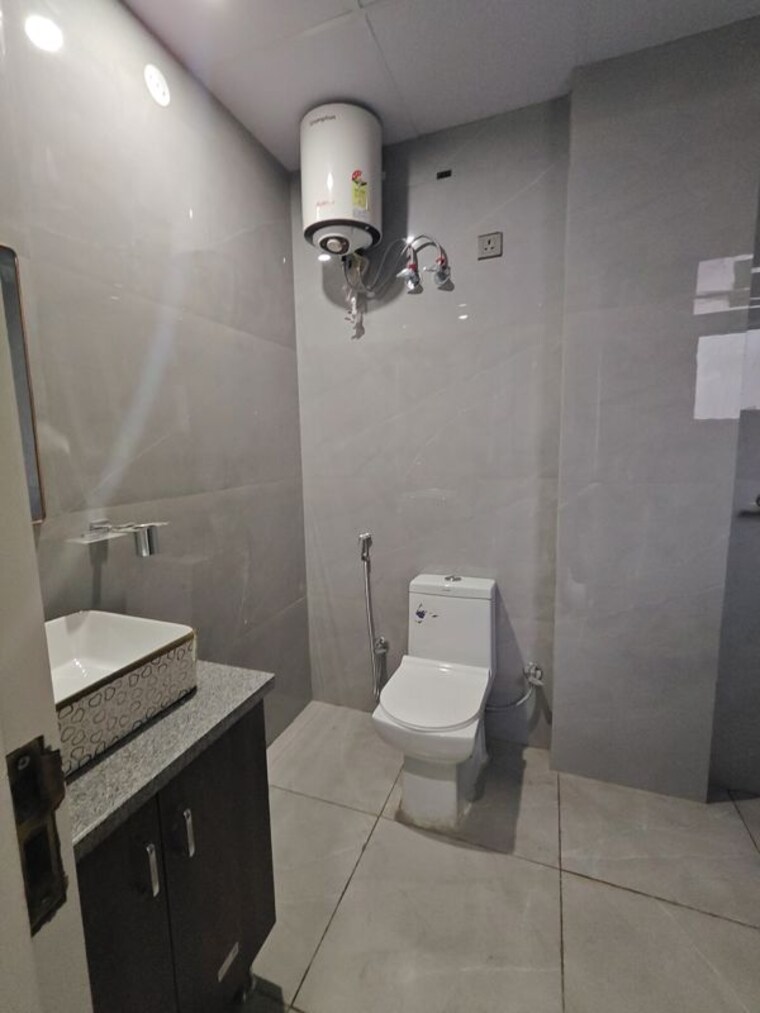 Bathroom, tanvi-villa 2 Bedroom 104 Sq.Yd. Builder Floor In Sector 45 Gurgaon 9853736